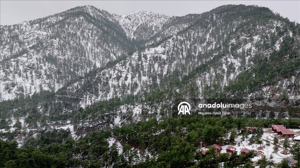 Aladağlar'da oluşan kar güzelliği... 6